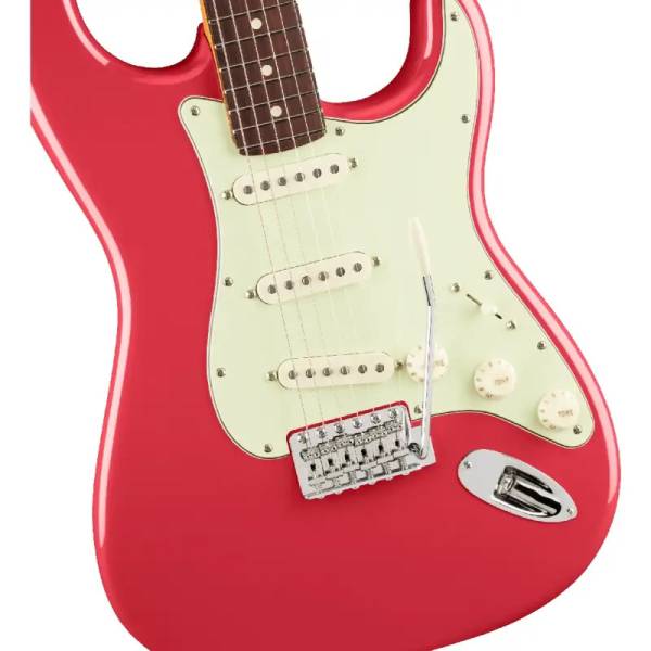 Электрогитара FENDER AMERICAN PROFESSIONAL CLASSIC STRATOCASTER FADED DAKOTA RED